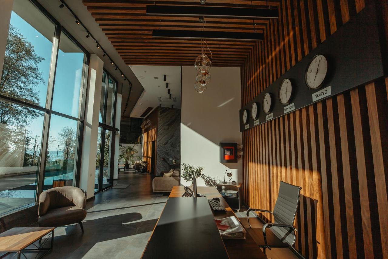 Capo Verde Hotel Batumi Bagian luar foto