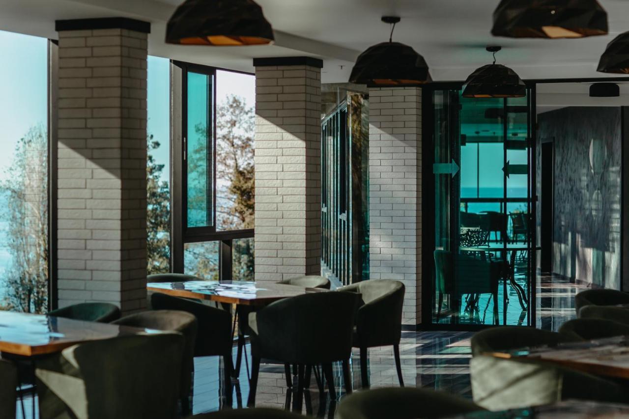 Capo Verde Hotel Batumi Bagian luar foto