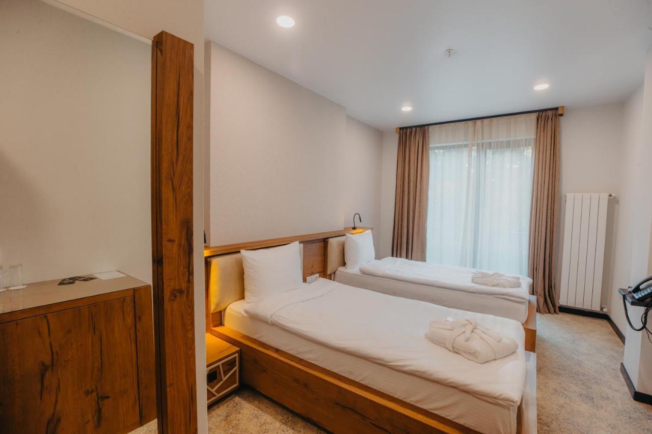 Capo Verde Hotel Batumi Bagian luar foto