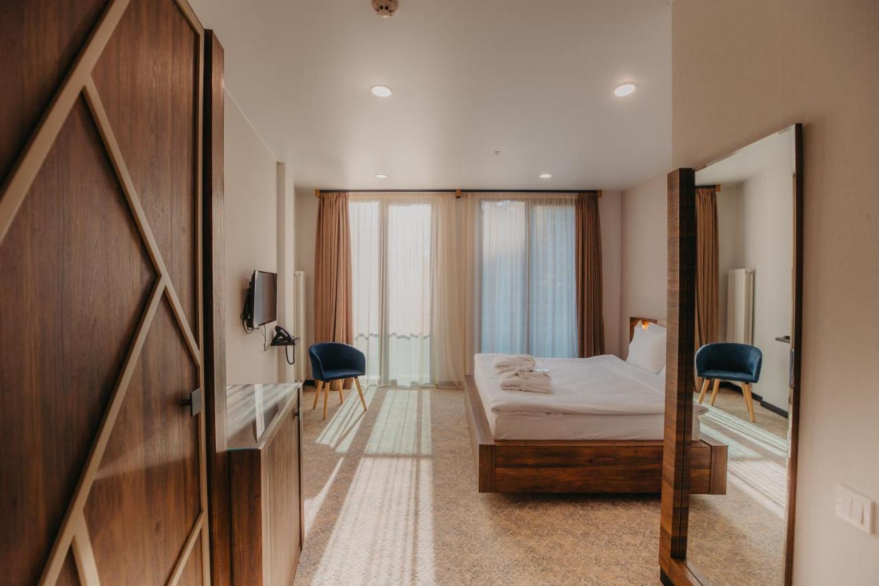 Capo Verde Hotel Batumi Bagian luar foto
