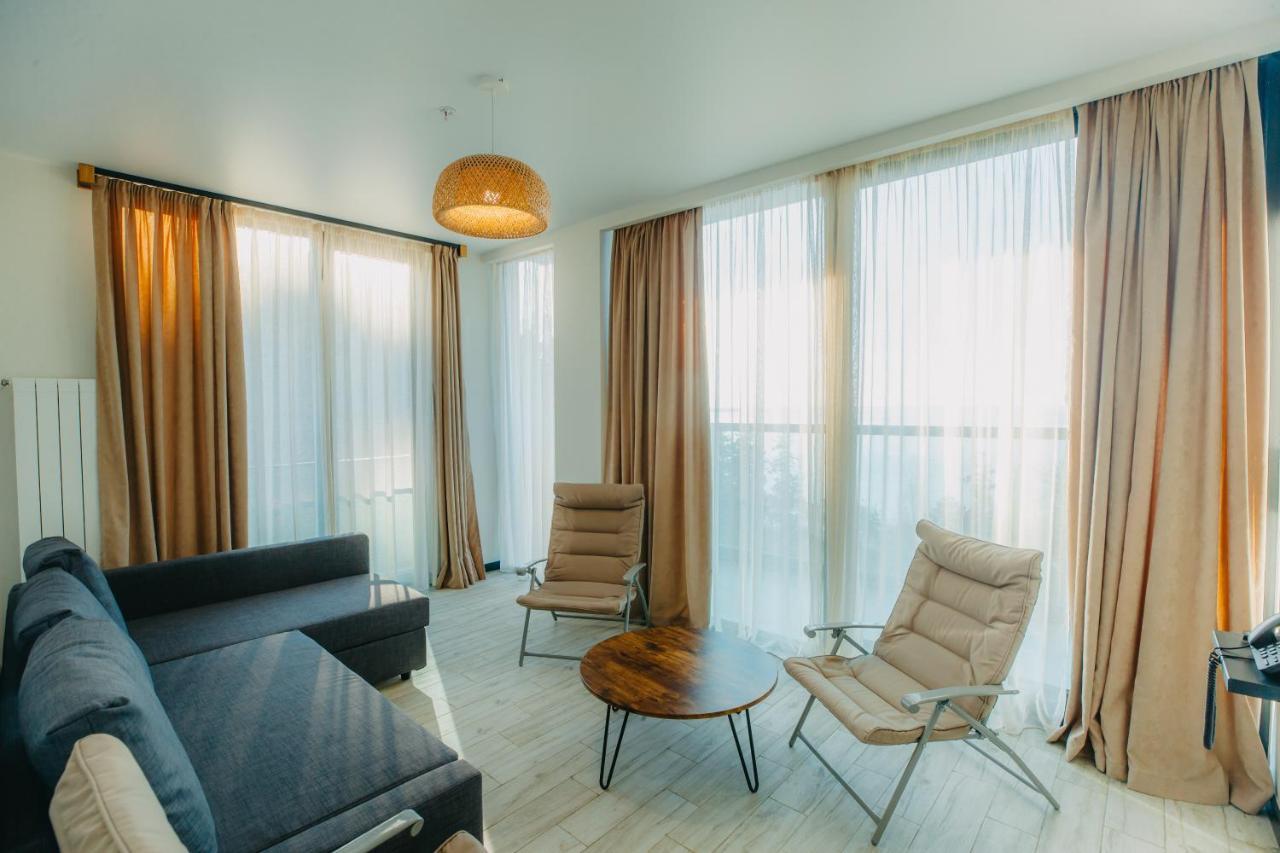 Capo Verde Hotel Batumi Bagian luar foto