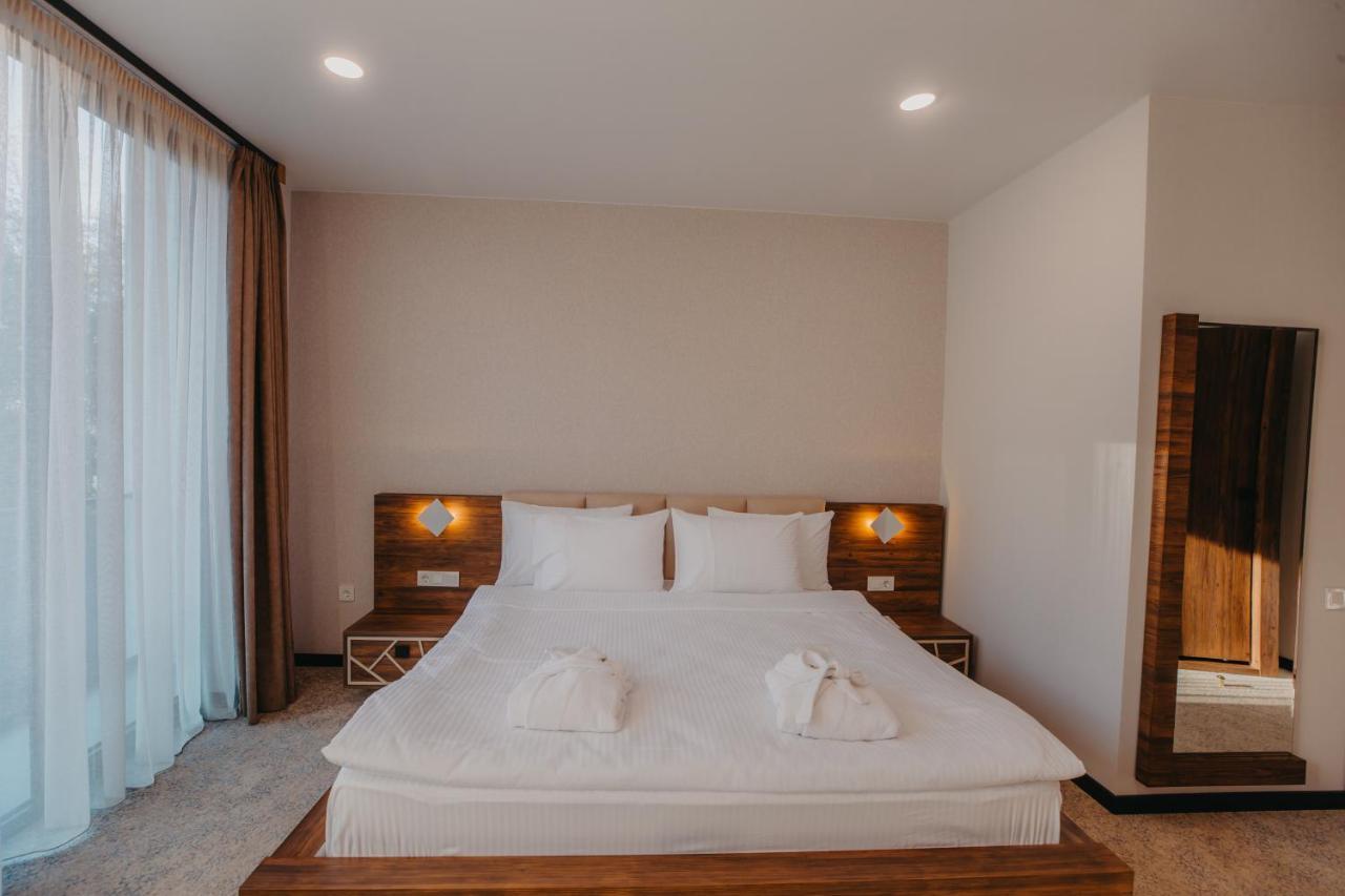 Capo Verde Hotel Batumi Bagian luar foto