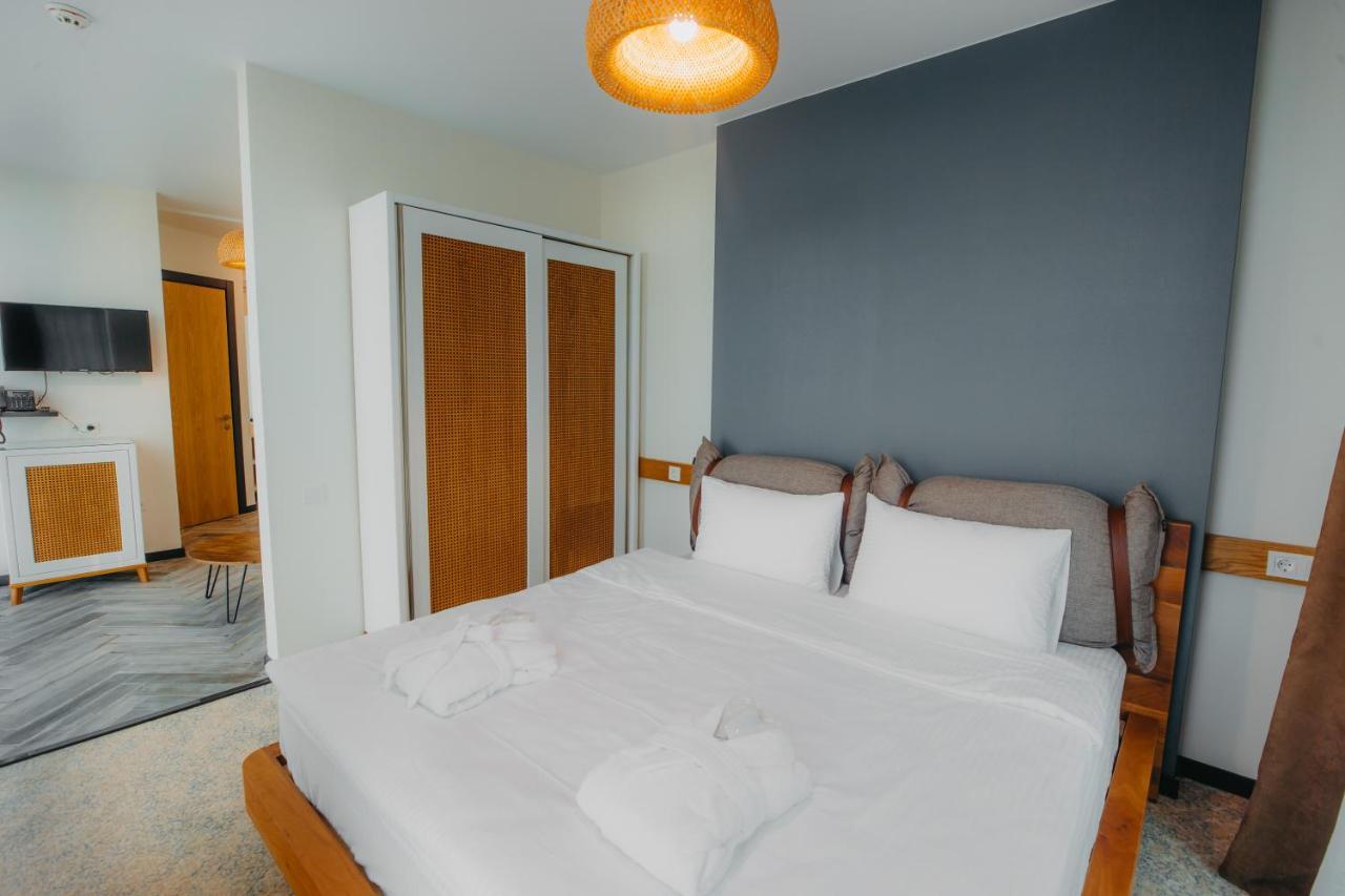 Capo Verde Hotel Batumi Bagian luar foto
