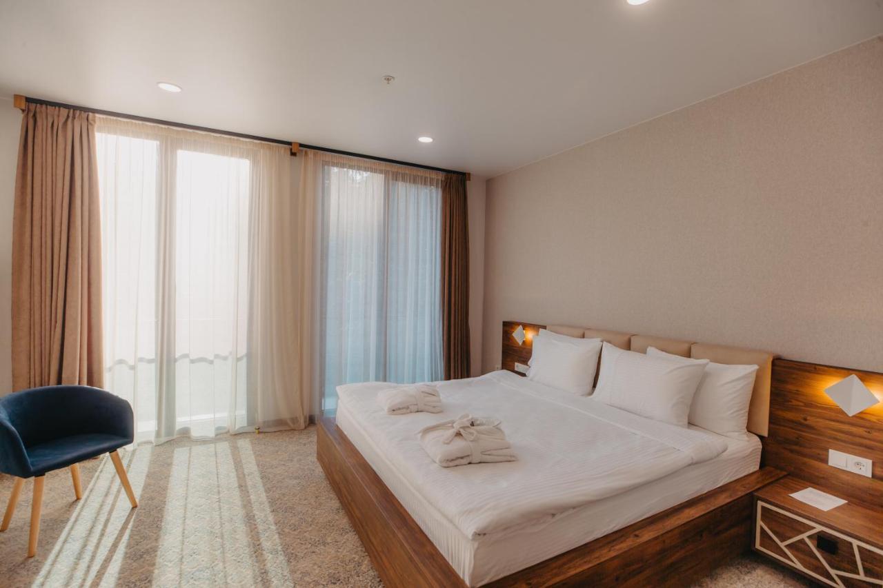 Capo Verde Hotel Batumi Bagian luar foto