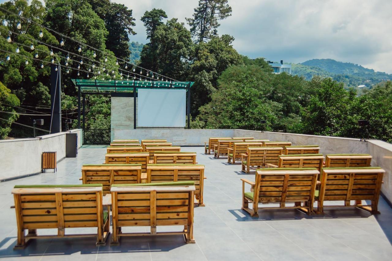 Capo Verde Hotel Batumi Bagian luar foto