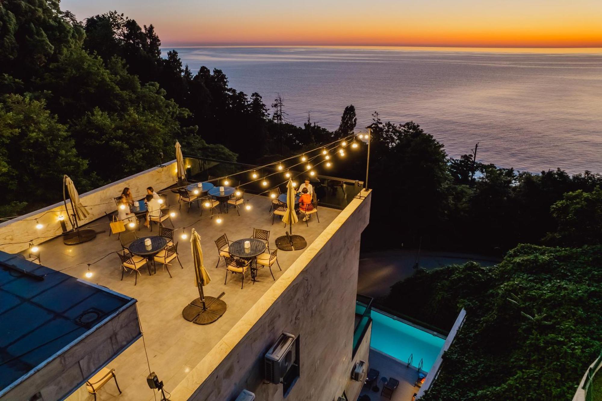 Capo Verde Hotel Batumi Bagian luar foto